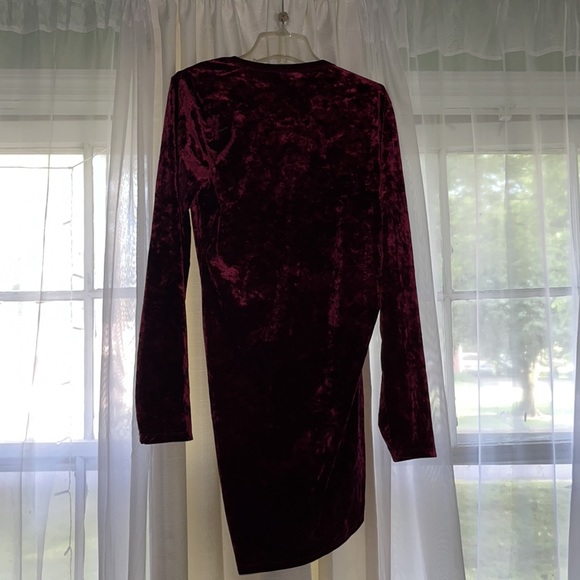 Maroon long sleeve Velvet dress, Size XXL, Worn 2x, Stretchy material, curvy fit - Picture 3 of 3